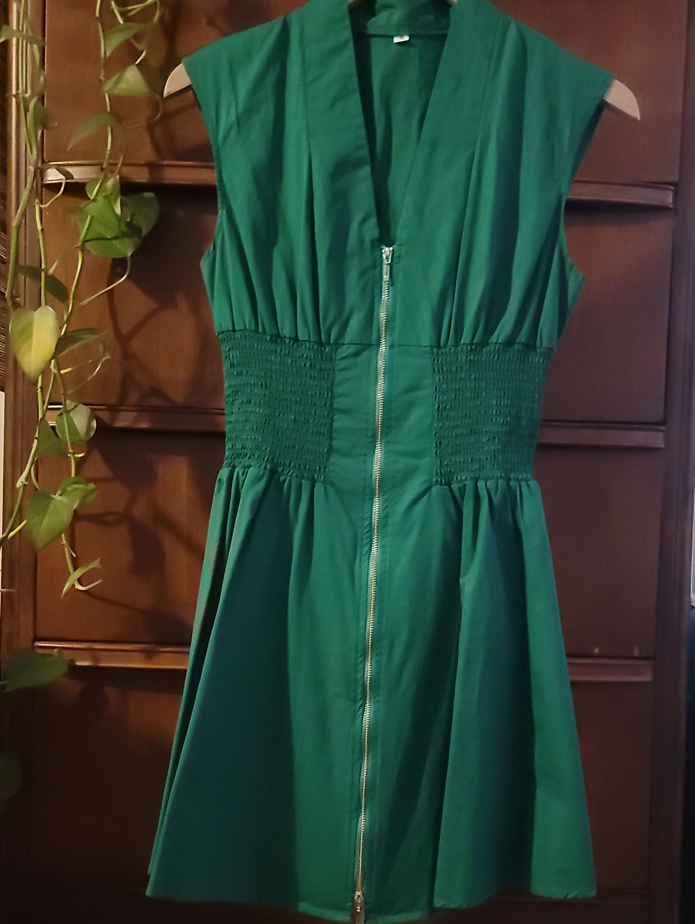 NWOT Green Sleeveless Slit Gold Zip Front Women's Dress With Pockets